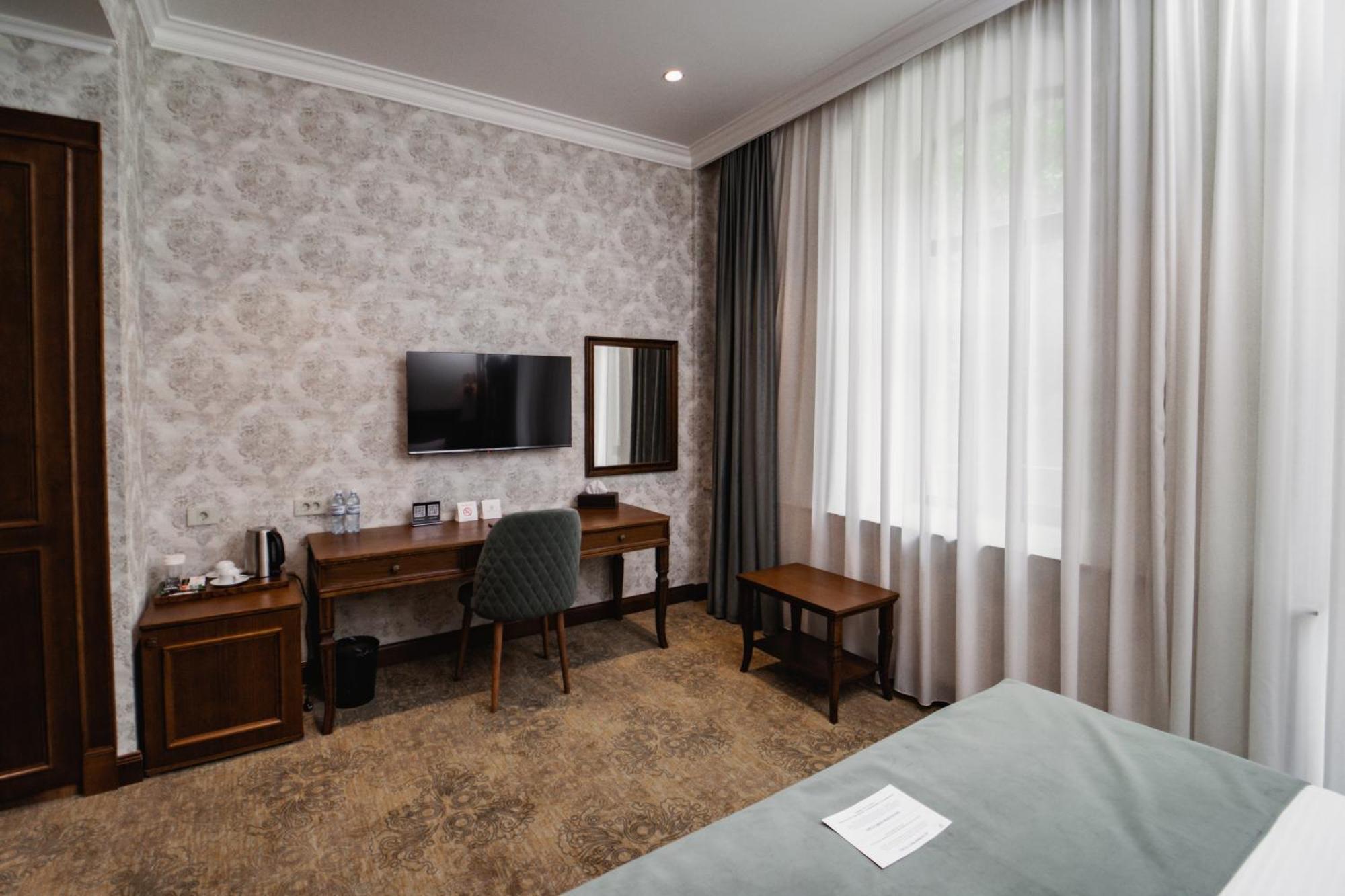 Midway Baku Hotel Экстерьер фото