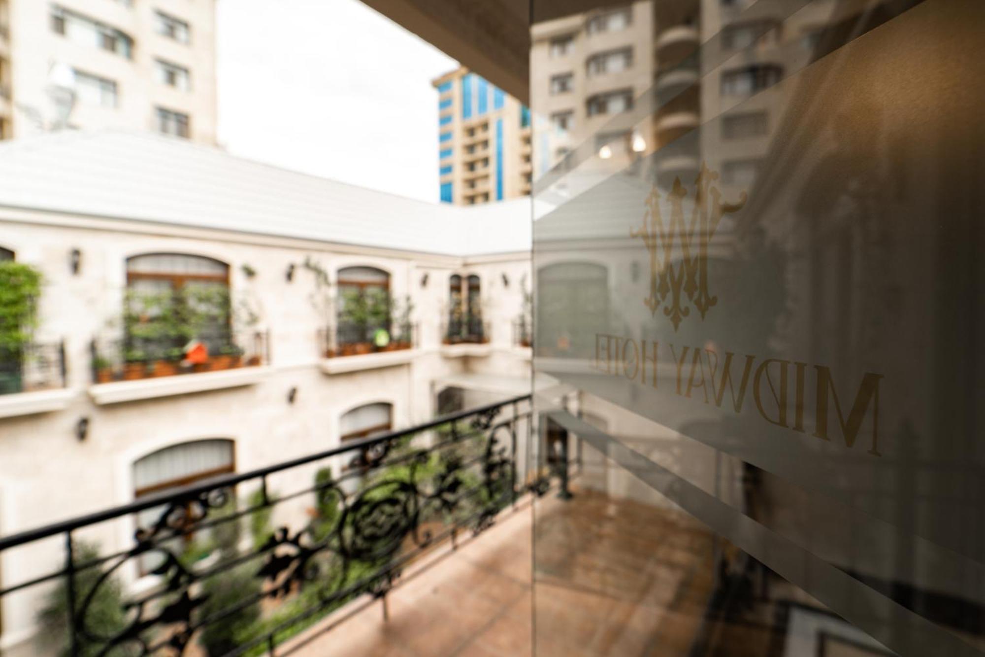 Midway Baku Hotel Экстерьер фото