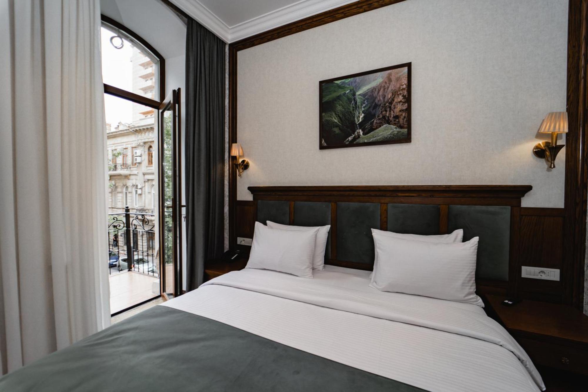 Midway Baku Hotel Экстерьер фото