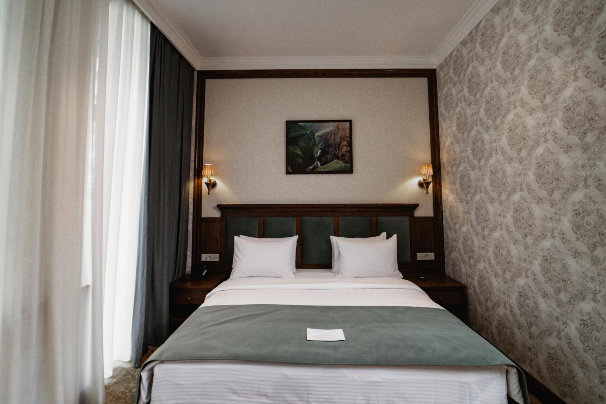 Midway Baku Hotel Экстерьер фото