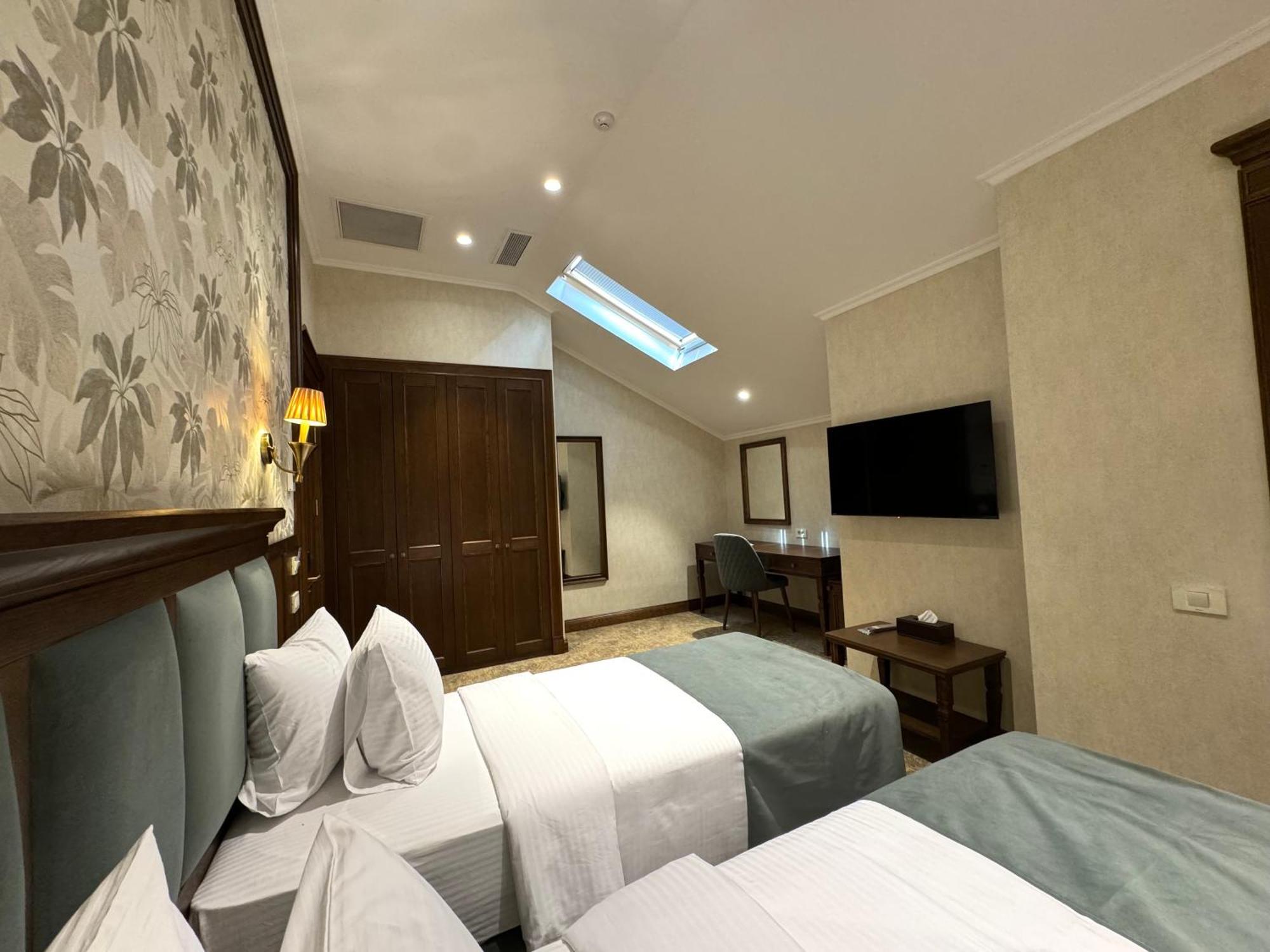 Midway Baku Hotel Экстерьер фото