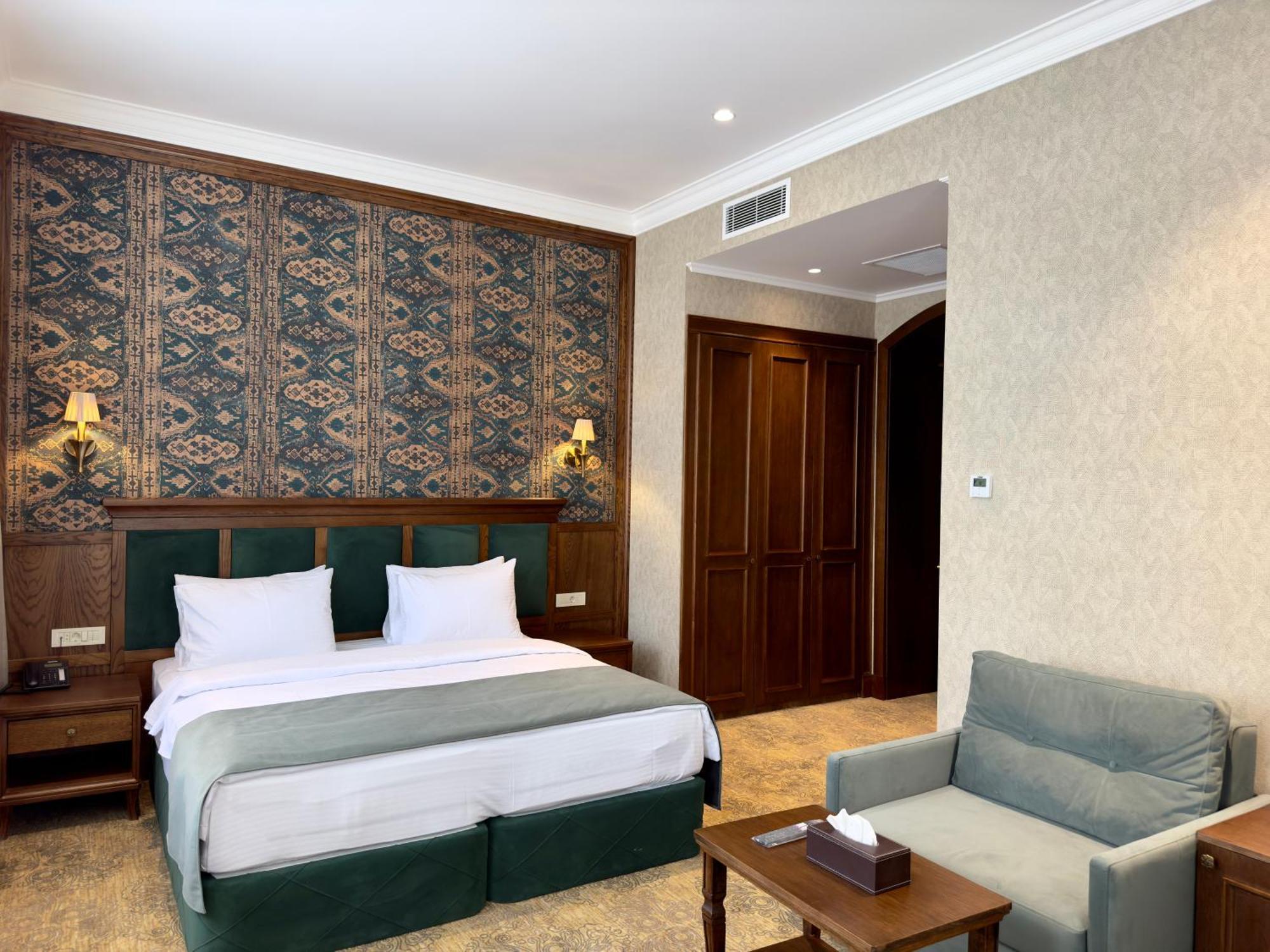 Midway Baku Hotel Экстерьер фото