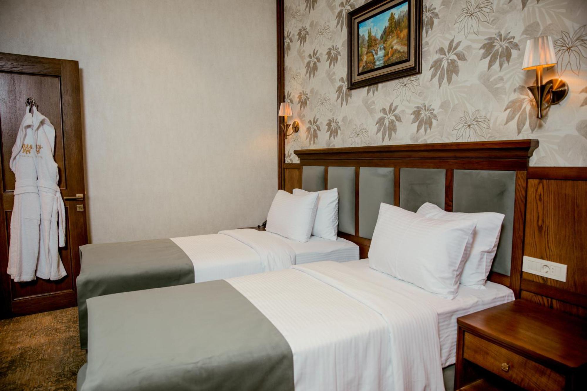 Midway Baku Hotel Экстерьер фото