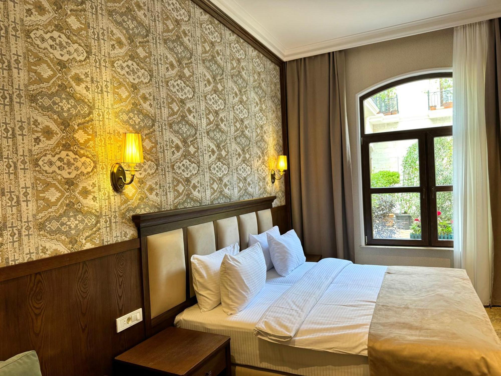Midway Baku Hotel Экстерьер фото
