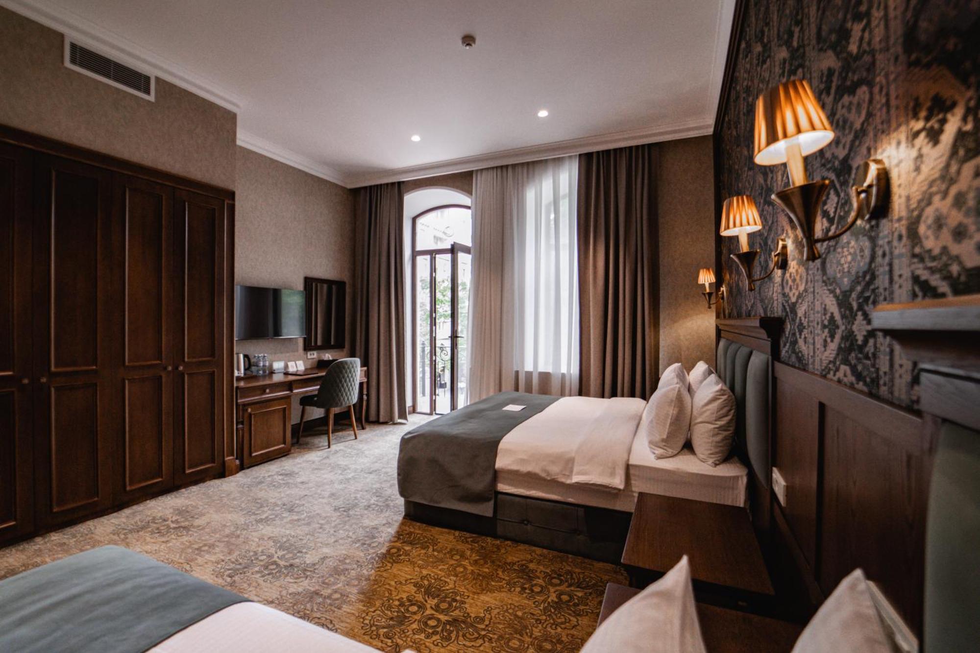 Midway Baku Hotel Экстерьер фото