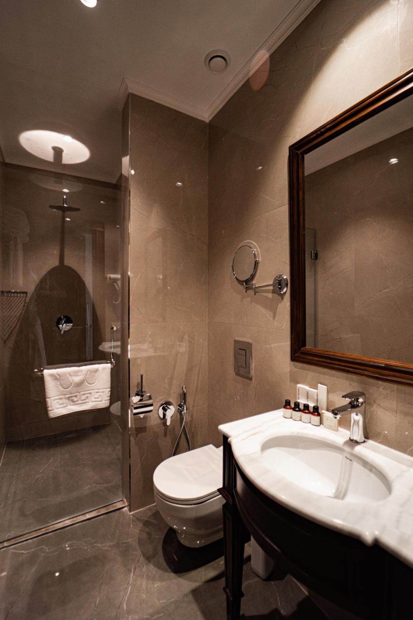 Midway Baku Hotel Экстерьер фото