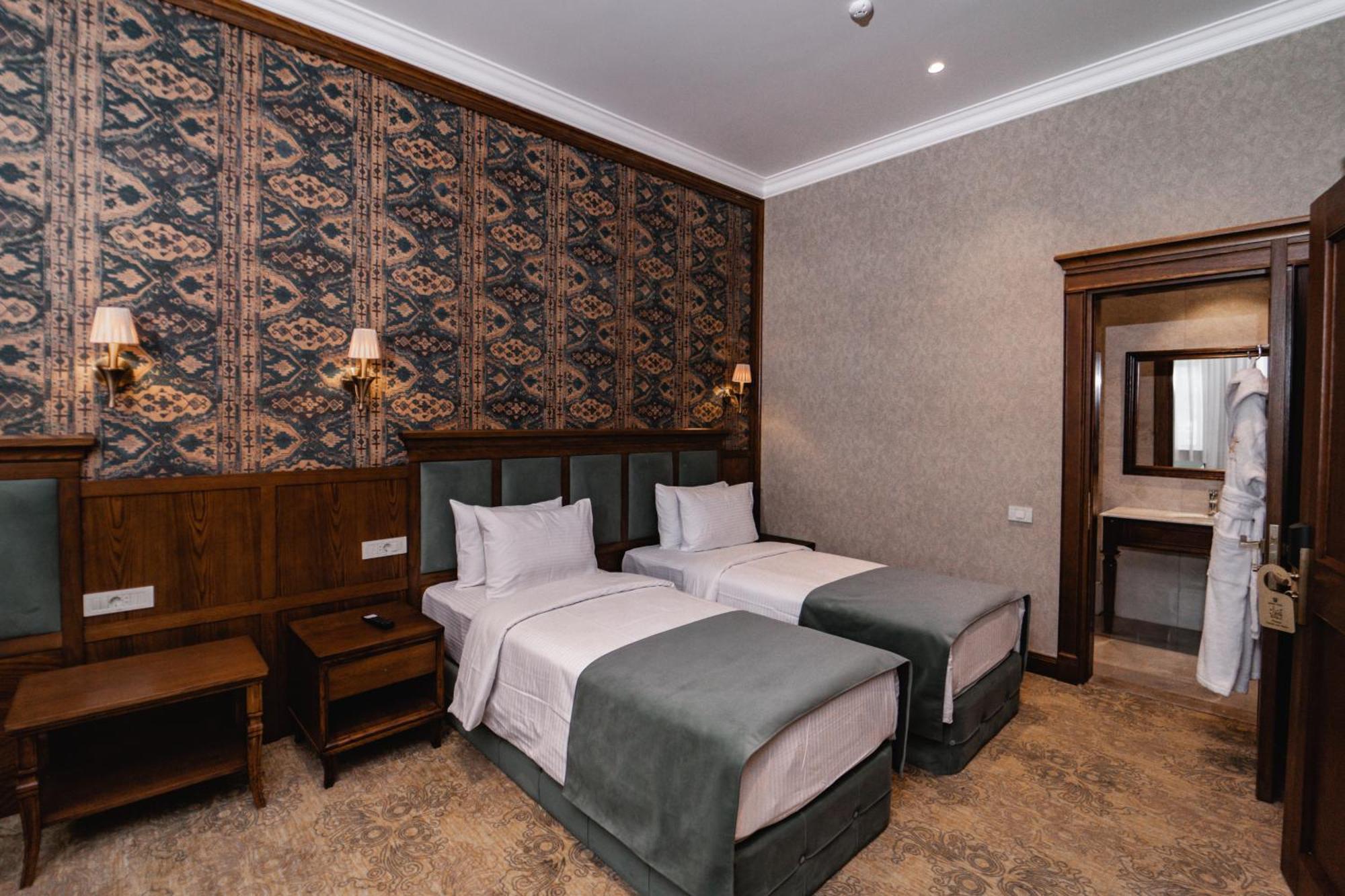 Midway Baku Hotel Экстерьер фото