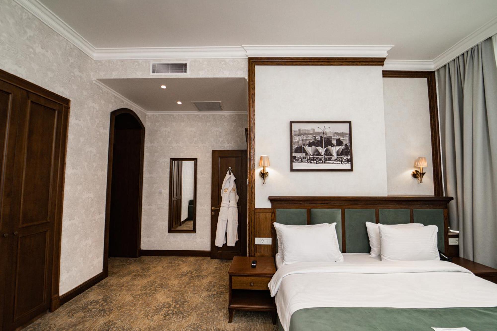 Midway Baku Hotel Экстерьер фото