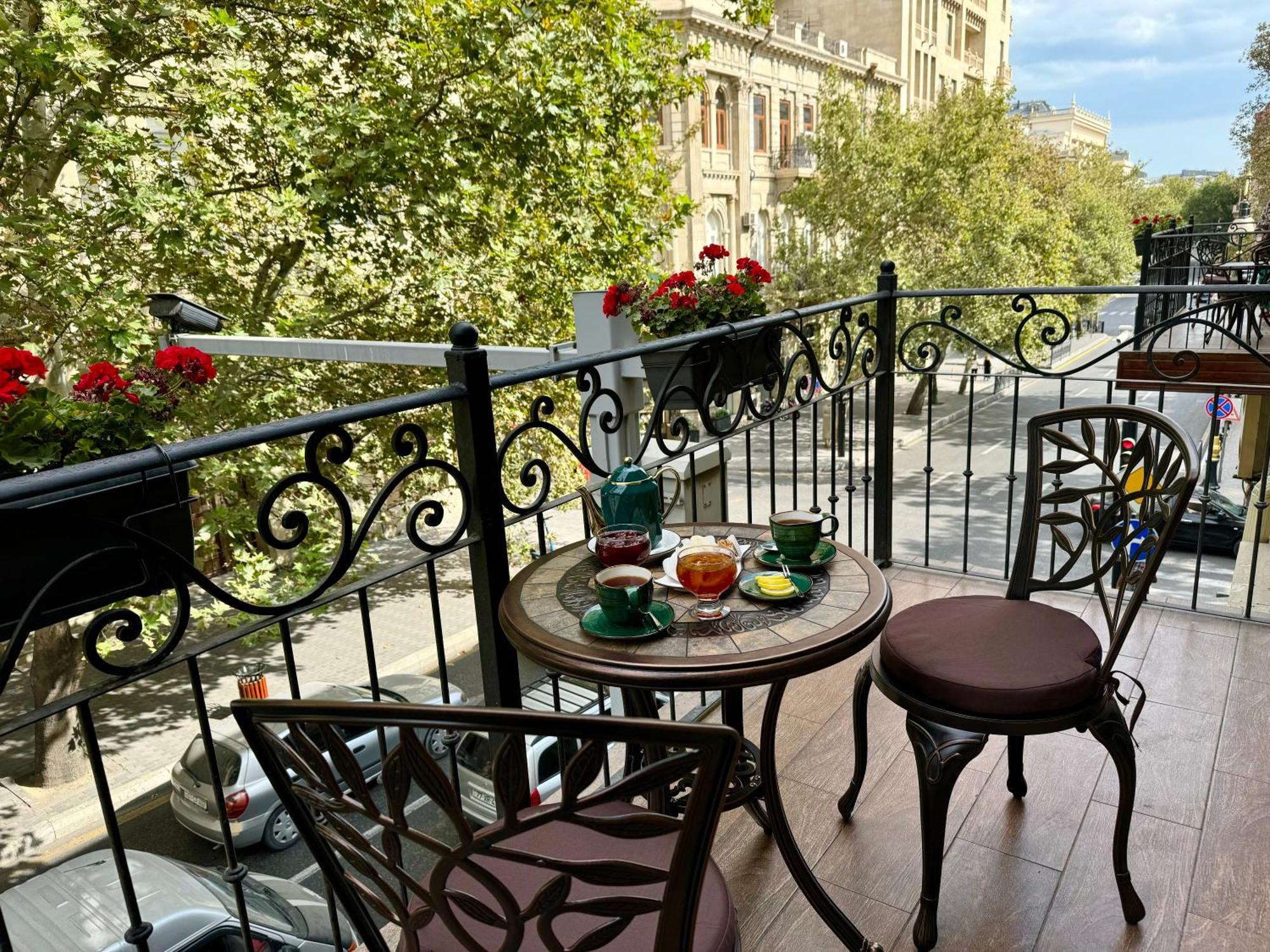 Midway Baku Hotel Экстерьер фото